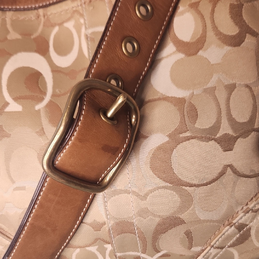 Stylish Tan and Brown Shoulder Bag - Picture 4 of 16